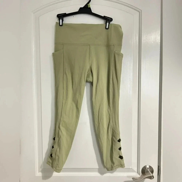 Athleta Green Salutation Stash Pocket II Cutout 7/8 Leggings Size L Women gym - Picture 8 of 15